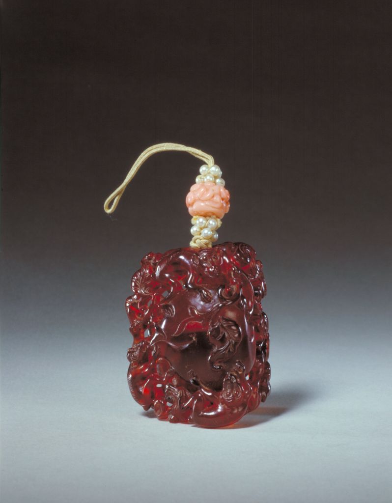 图片[1]-Amber Monkey Peach Pattern Pendant-China Archive